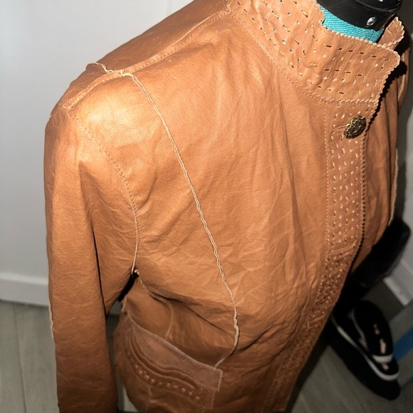 Leather jacket - Picture 4 of 8